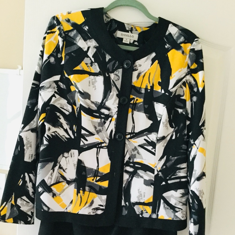NWOT Danillo Abstract Print Suit Jacket – Elegant & Unique